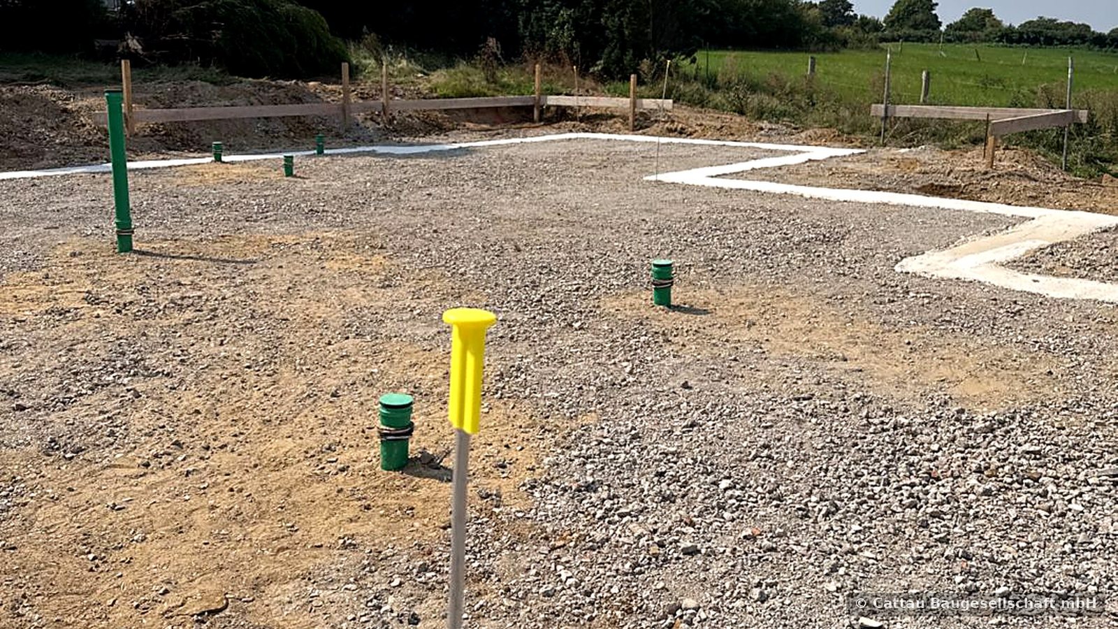 Vorbereitete Gründung mit Planum und Leitungsanschlüssen